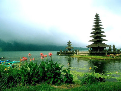 Hasil gambar untuk bali pulau seribu pura